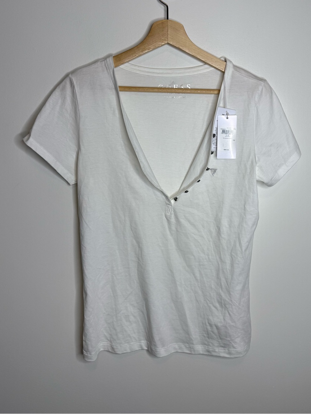 Guess White Deep V-Neck Short Sleeve Tee NWT size large
